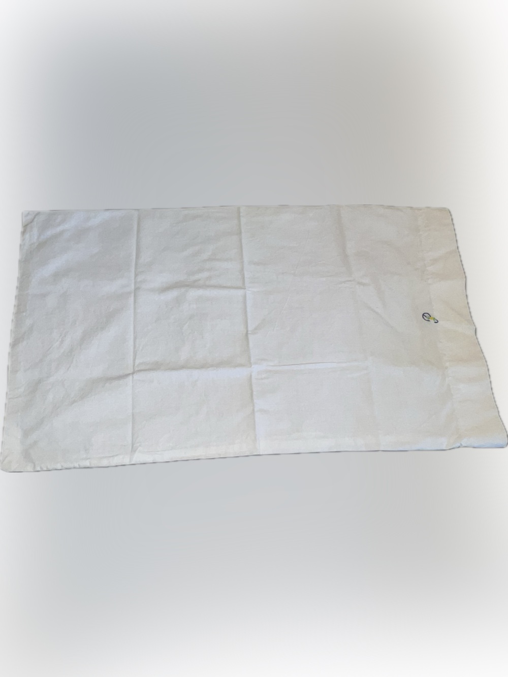 💥 Vintage Monogramed “P” White Standard Size Pillowcase Bedding Accent